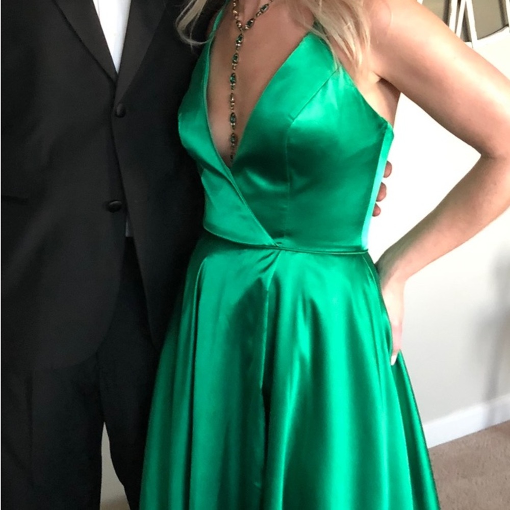 Sherri Hill Green Silk V-neck Long Gala/Prom Dress
